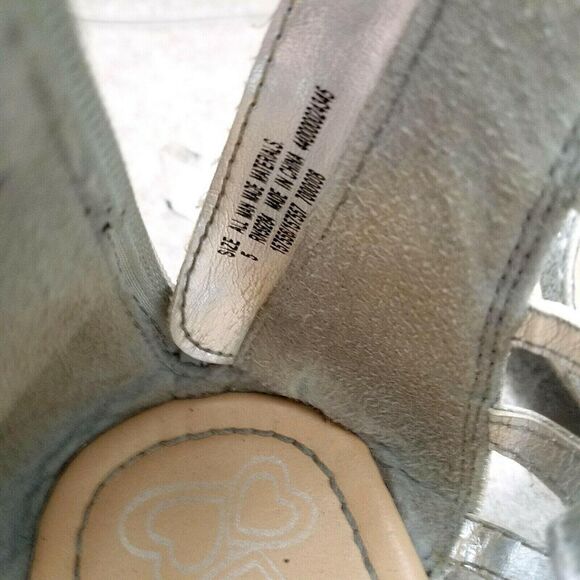 Place Big Girls   Size 5 Silver  Textile Thong Ankle Strap Sandals - Picture 8 of 9